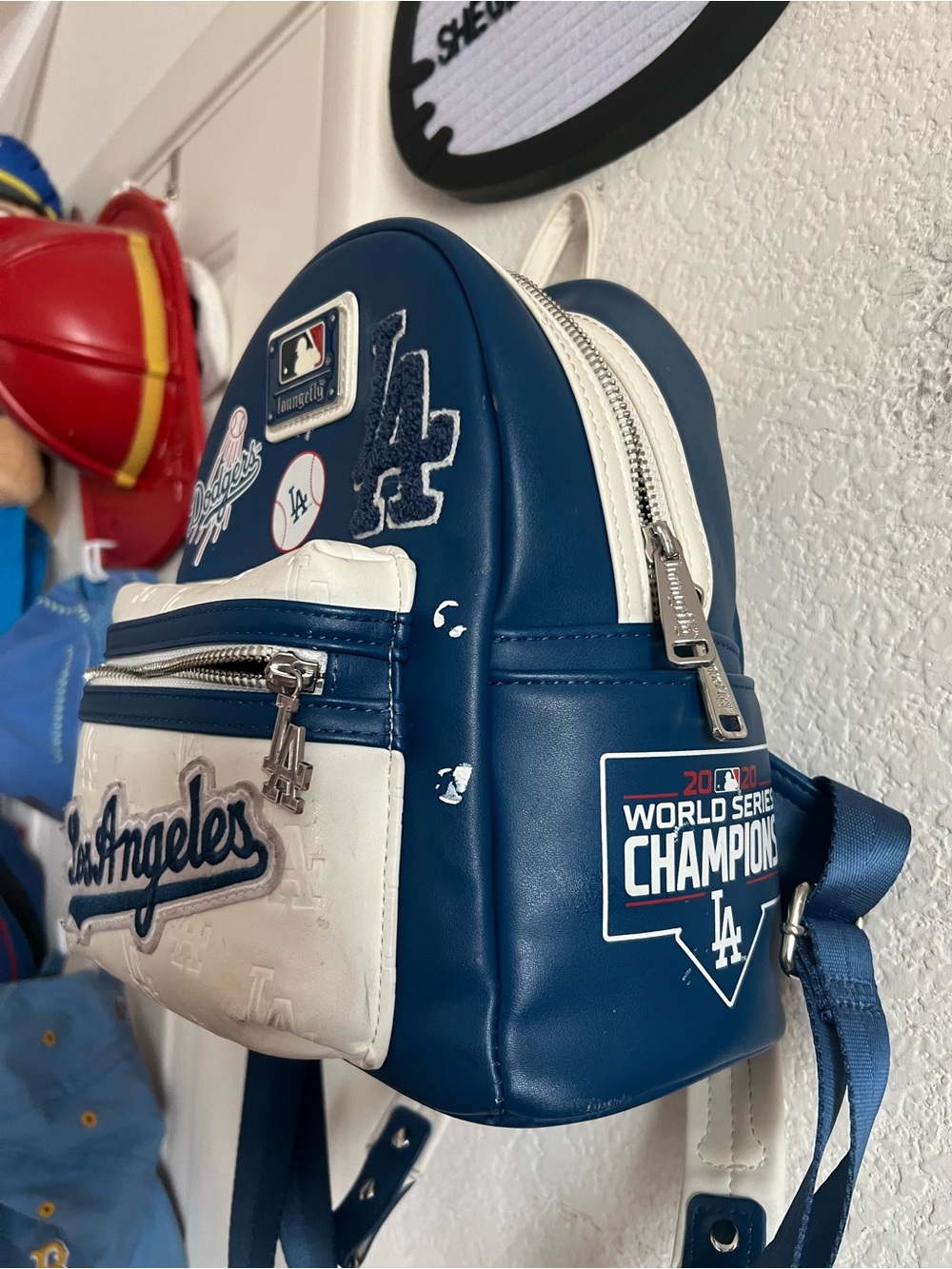 LA dodgers loungefly backpack - Picture 2 of 7